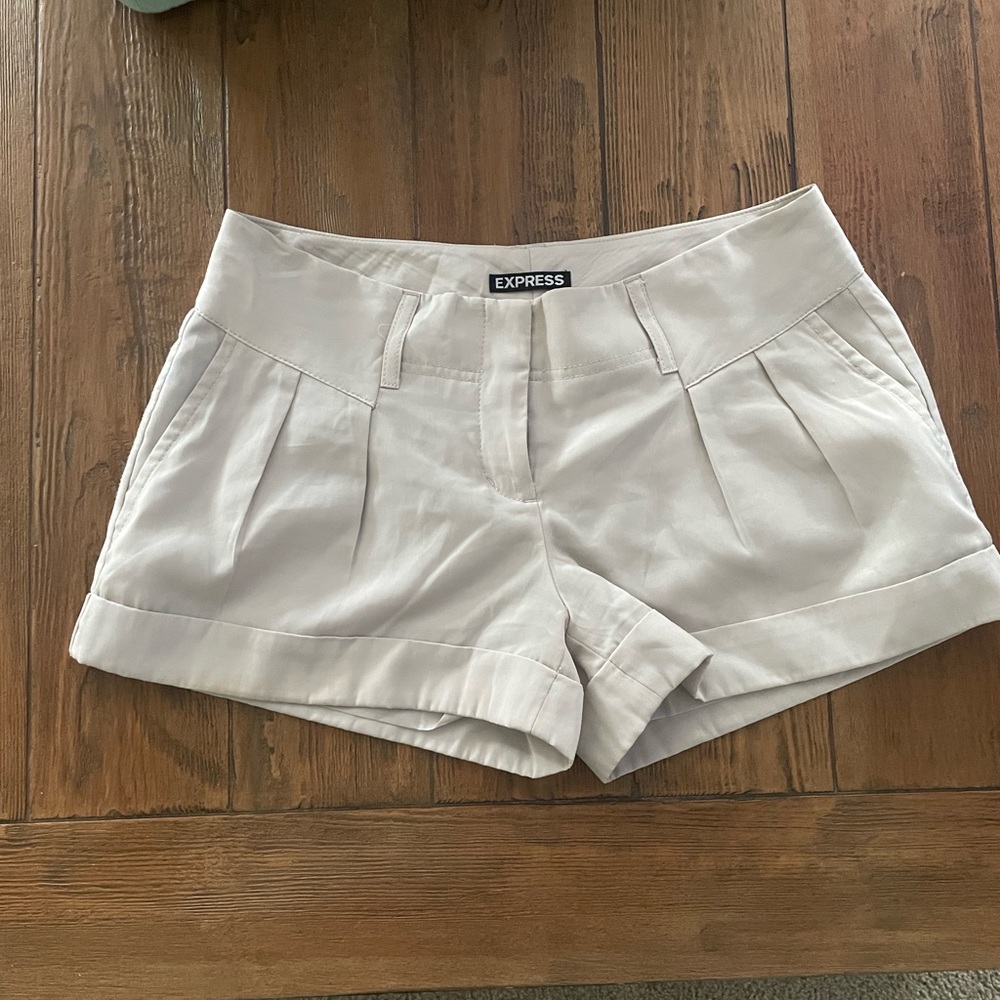 Express beige khaki shorts